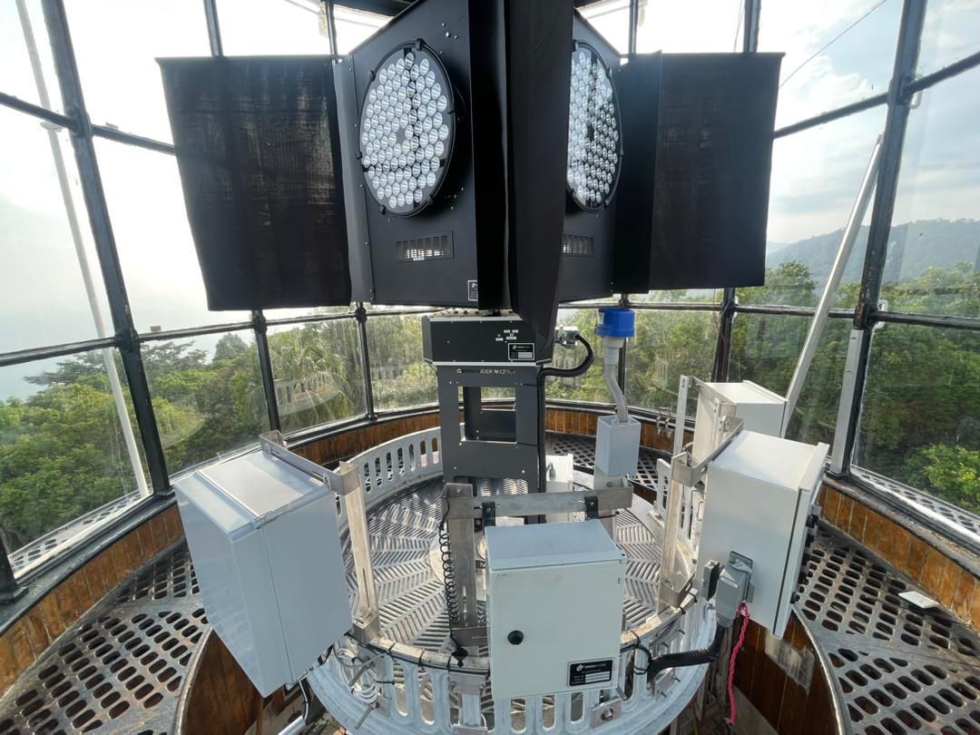 INSTALLATION WORK - MUKAHEAD LIGHTHOUSE NEW 25NM MARINE LANTERN
